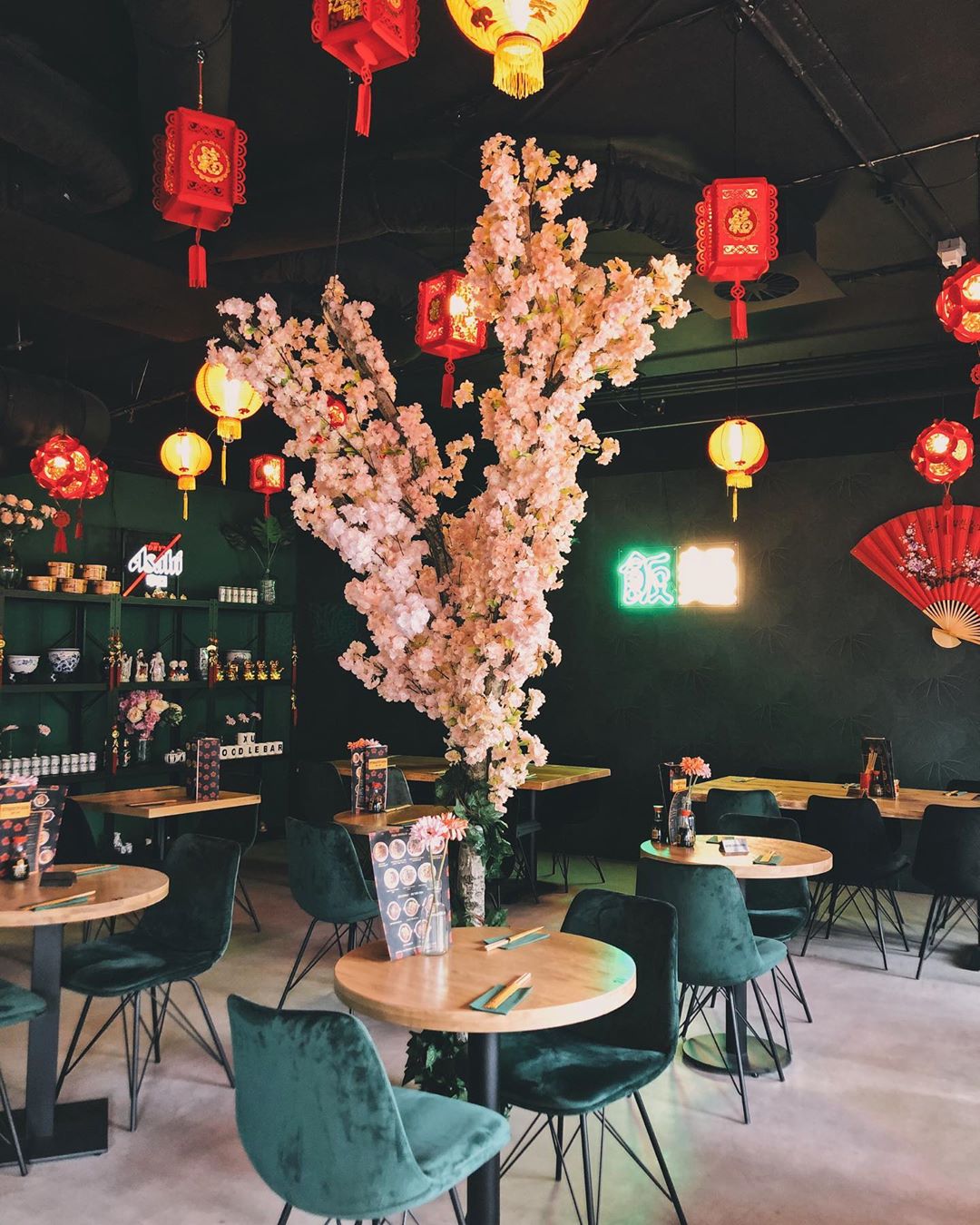 Noodle Soups, Fried Noodles, Ricebowls or Asian Streetfood? No problem! ? You can find all that here at Xu! #XuNoodleBar #Tilburg #InteriorGoals #Sakura #Asahi #Hotspot #SendNoods #Asian #Chinese