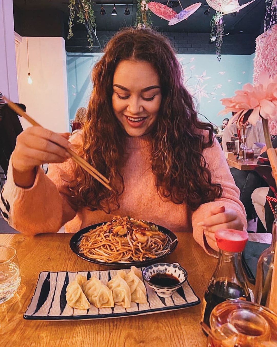 Who’s also always in the mood for food?? Repost @kimbeset ?
.
.
.
.
.
#XuNoodleBar #Tilburg #Noodles #Asian #Chinese #Food #Hotspot #FollowUs #SendNoods #foodie #instafood #Repost